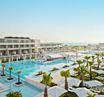 Barnvänliga hotell Avra Imperial Beach Resort & Spa.
